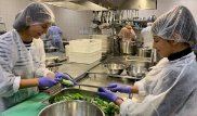 15-летняя дочь Зеленского накормила малоимущих