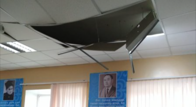Обрушение потолка в ЕНУ: в министерстве рассказали о судьбе педагога