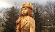 Кто заказал деревянную скульптуру Маншук Маметовой в Семее