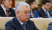 Чиновники должны быть скромны - министр Атамкулов о своем костюме