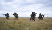 Министр обороны Казахстана поздравил военных разведчиков