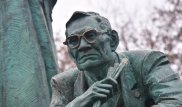 Памятник художнику-казаху установили в Омске