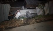 Нежданный гость.Пьяный водитель снес забор частного дома в Алматы
