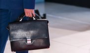 Повысить зарплату госслужащим предложил известный экономист