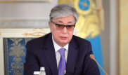 Токаеву представили учебник "Домбыра"