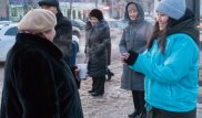 Столичные волонтеры продолжают согревать горожан горячим чаем