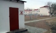 Запретить уличные туалеты в школах предложил министр