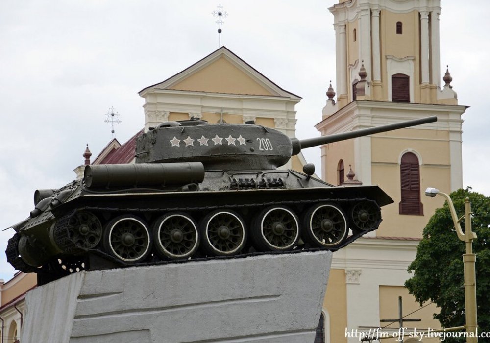 Танк Т-34 на Советской площади в Гродно. © hrodna.life