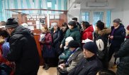 Жители ЗКО пожаловались на очереди в ЦОНах