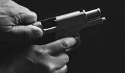 Желающий справить нужду мужчина застрелил людей, осудивших его поступок