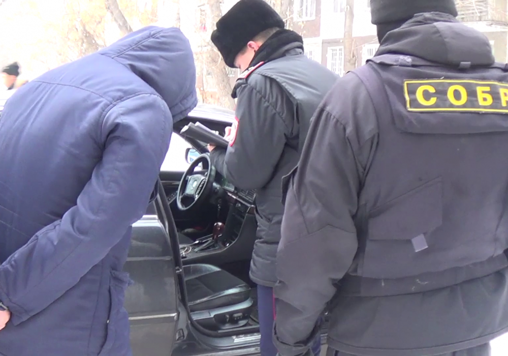 Задержание картежников СОБРом попало на видео в Павлодаре