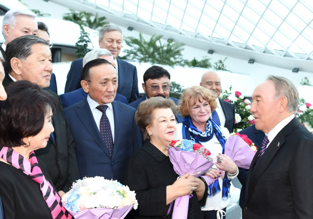 Назарбаев провел экскурсию для первостроителей столицы
