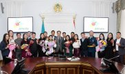 Бакытжан Сагинтаев вручил ключи от квартир работающей молодежи