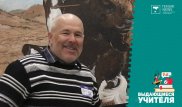 Учитель из Алматы в 50 лет выучил английский и дает открытые уроки на природе