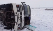 Автобус с 23 пассажирами перевернулся в Актюбинской области