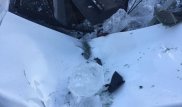 Рухнувшие с ЖК сосульки разбили три Toyota в Алматы