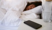Стало известно об опасности ночной зарядки смартфона