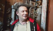 Средневековый замок в собственном подъезде устроил житель Караганды