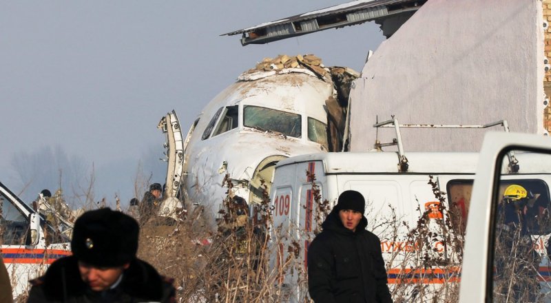 Алматы маңында Fokker-100 ұшағы құлаған орын. © Reuters