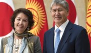 Президент Татарстана подарил автомобиль жене Атамбаева после фото в автобусе