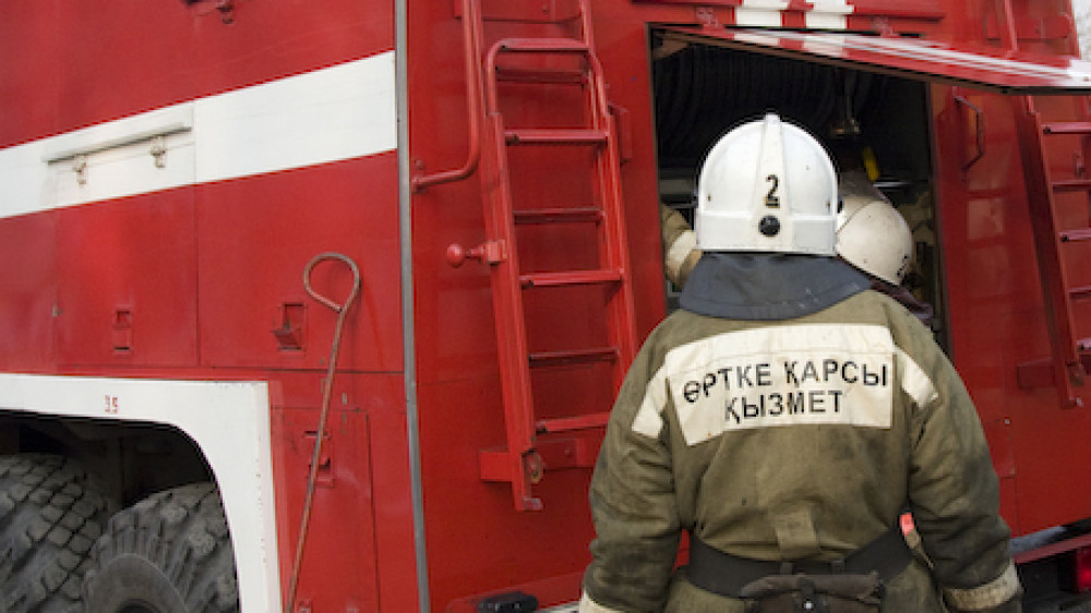 В Павлодаре загорелся оздоровительный комплекс "Нептун"