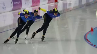 Казахстанские конькобежцы взяли бронзу в гонке преследования