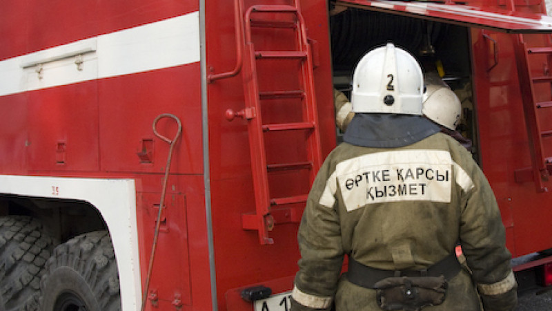 В Казахстане в трех пожарах погибли трое человек