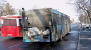 ФОТО: В центре Алматы 8 марта загорелся автобус