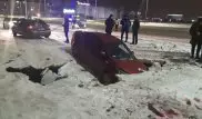 Автомобиль провалился под землю в столице