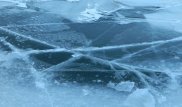 "Бросьте нас!" Спасение провалившихся под лед детей снял видеожетон полицейского