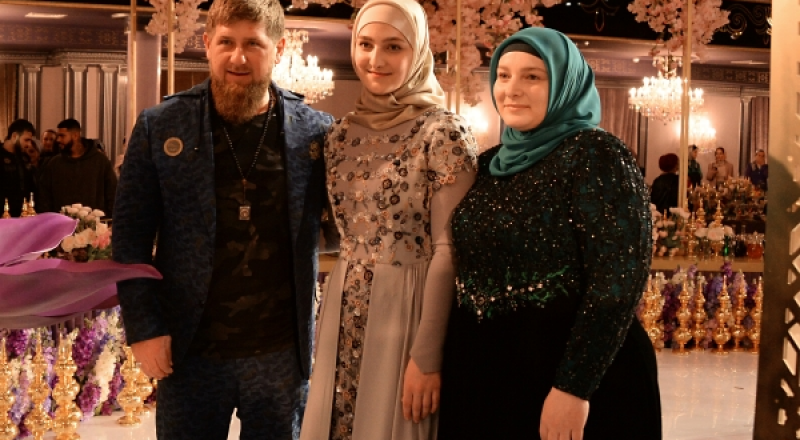 Рамзан Кадыров с женой и дочерью. © РИА Новости