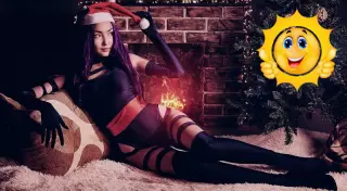 X-Woman у камина. Косплееры очаровали Сеть новогодними образами 