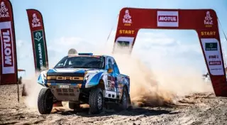 Казахстанские гонщики преодолели первый этап "Дакара-2020"