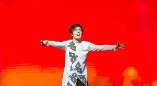 Димаш сделал подарок Джеки Чану