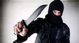 Мужчина с ножом пытался ограбить магазин в Абае