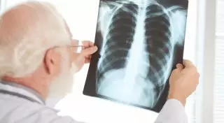 Вспышка пневмонии в Китае: врачи обратились к казахстанцам