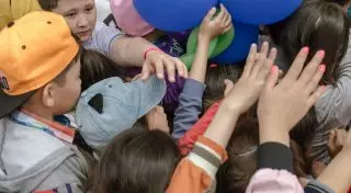 Барлығына 20 мың теңгеден төлеу дұрыс емес - Сапарбаевтың наразы аналарға жауабы