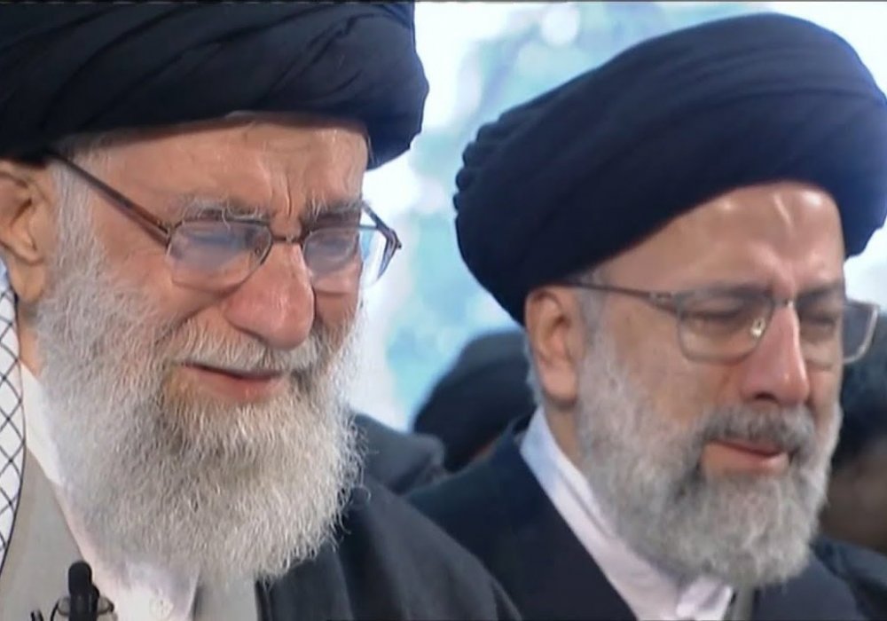 Аятолла Али Хаменеи на похоронах иранского генерала Касема Сулеймани. © Reuters