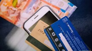 Банки будут передавать налоговикам данные о расчетах через карты