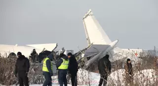 Крылья разбившегося самолета Bek Air не обработали специальной жидкостью