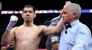 Американский боксер выиграл бой и потерял сознание