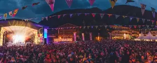 106 диджеев, певцов и комиков на Сноубомбинге: как пройдет самое масштабное шоу на снегу