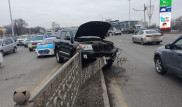Land Cruiser выехал на "встречку" и столкнулся с Pajero и RAV4 в Алматы