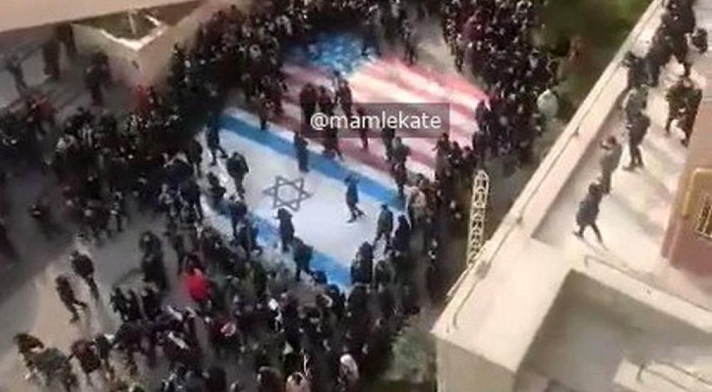 Трамп похвалил иранских протестующих за отказ топтать флаг США