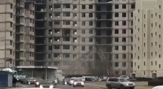 Скончался пострадавший при падении крана в Актау