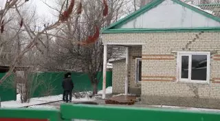 "Нас зарезали и сына": односельчане убитой семьи бизнесмена рассказали подробности