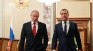 Россия пошла по казахстанскому сценарию - политолог об отставке правительства Медведева