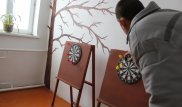 Осужденным раздали дротики в колонии Павлодара