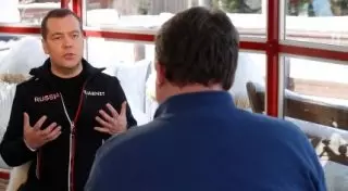 Медведев объяснил решение об отставке правительства