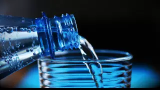 Врач рассказала об опасности минеральной воды